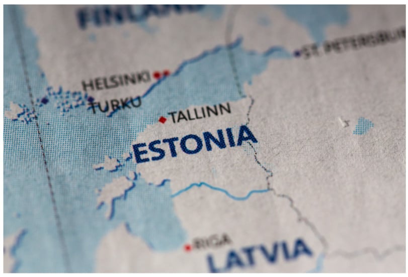 Estonská republika zrušuje 500 licencí na kryptoměnové společnosti