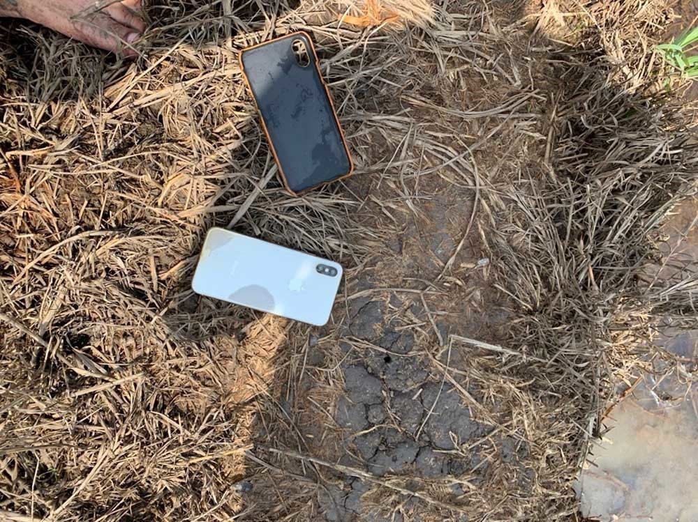 Nhóm đối tượng phi tang điện thoại của vợ chồng nạn nhân để xoá sạch dấu vết