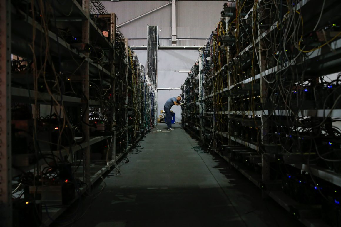 Nhiều công ty khai thác Bitcoin đang bắt đầu tháo chạy khỏi Trung Quốc để chuyển sang Châu Âu