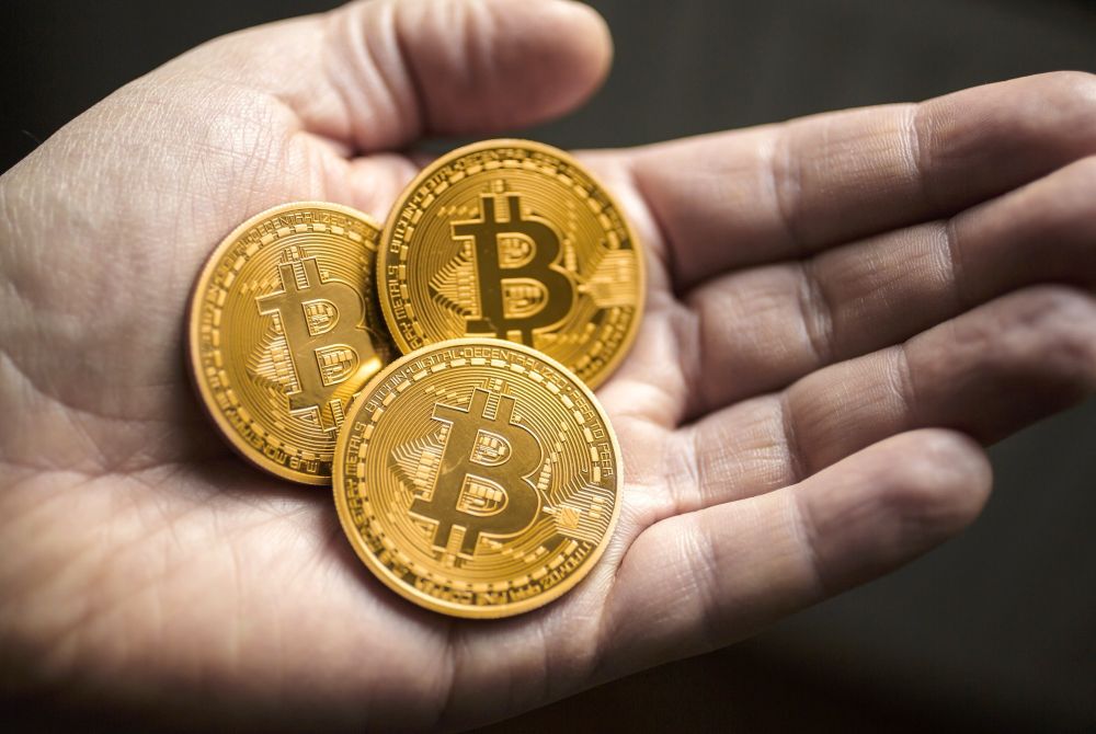 Tin tốt ra liên tục, Bitcoin bật tăng lên 35.000 USD