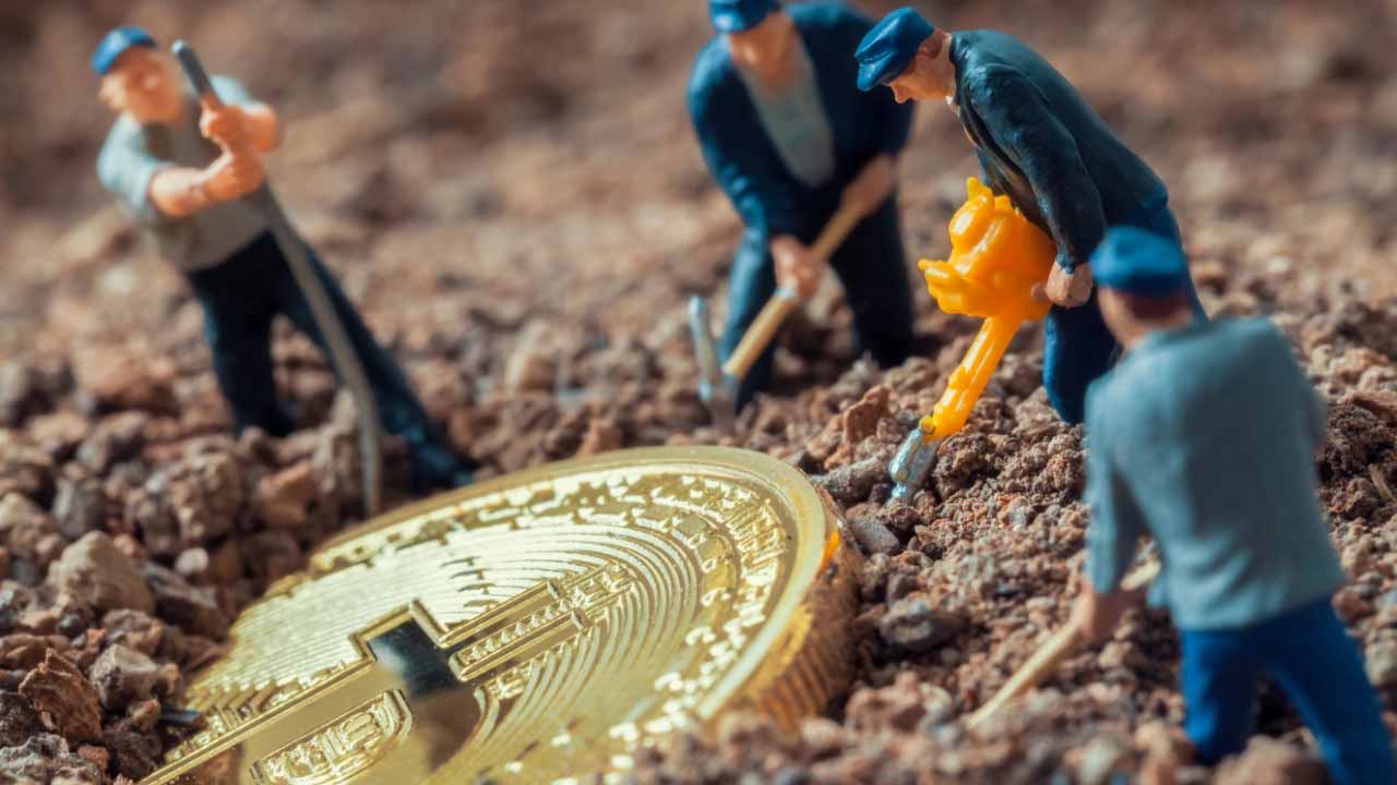 Το αφεντικό του κατασκευαστή Bitcoin miner έλαβε μια τεράστια παραγγελία