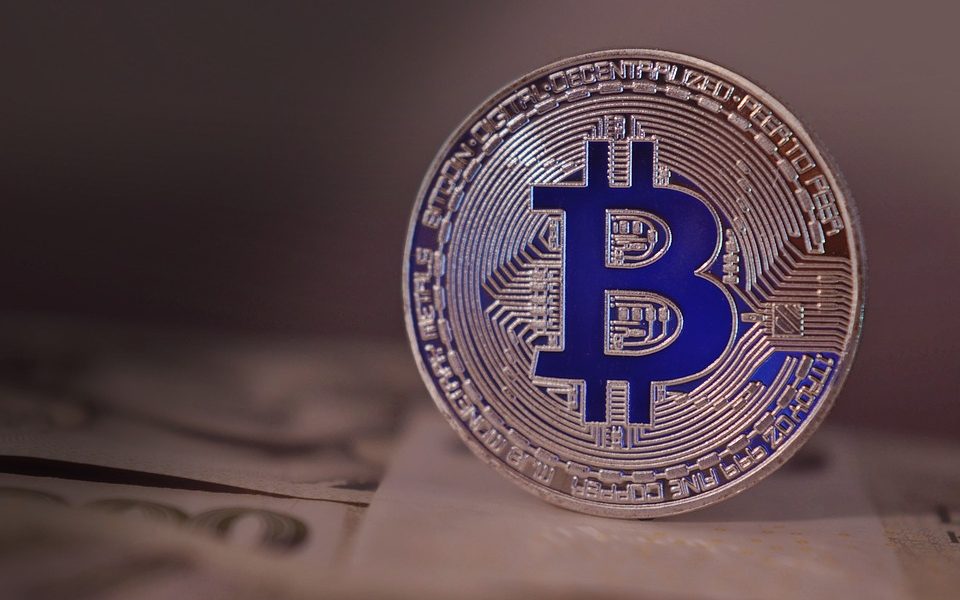 Bitcoin giữ ổn định trên 42.000 USD chờ động thái tiếp theo của Nga và Ukraine
