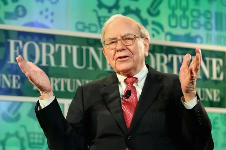 Warren-Buffett-goi-bitcoin-la-co-bac.jpg