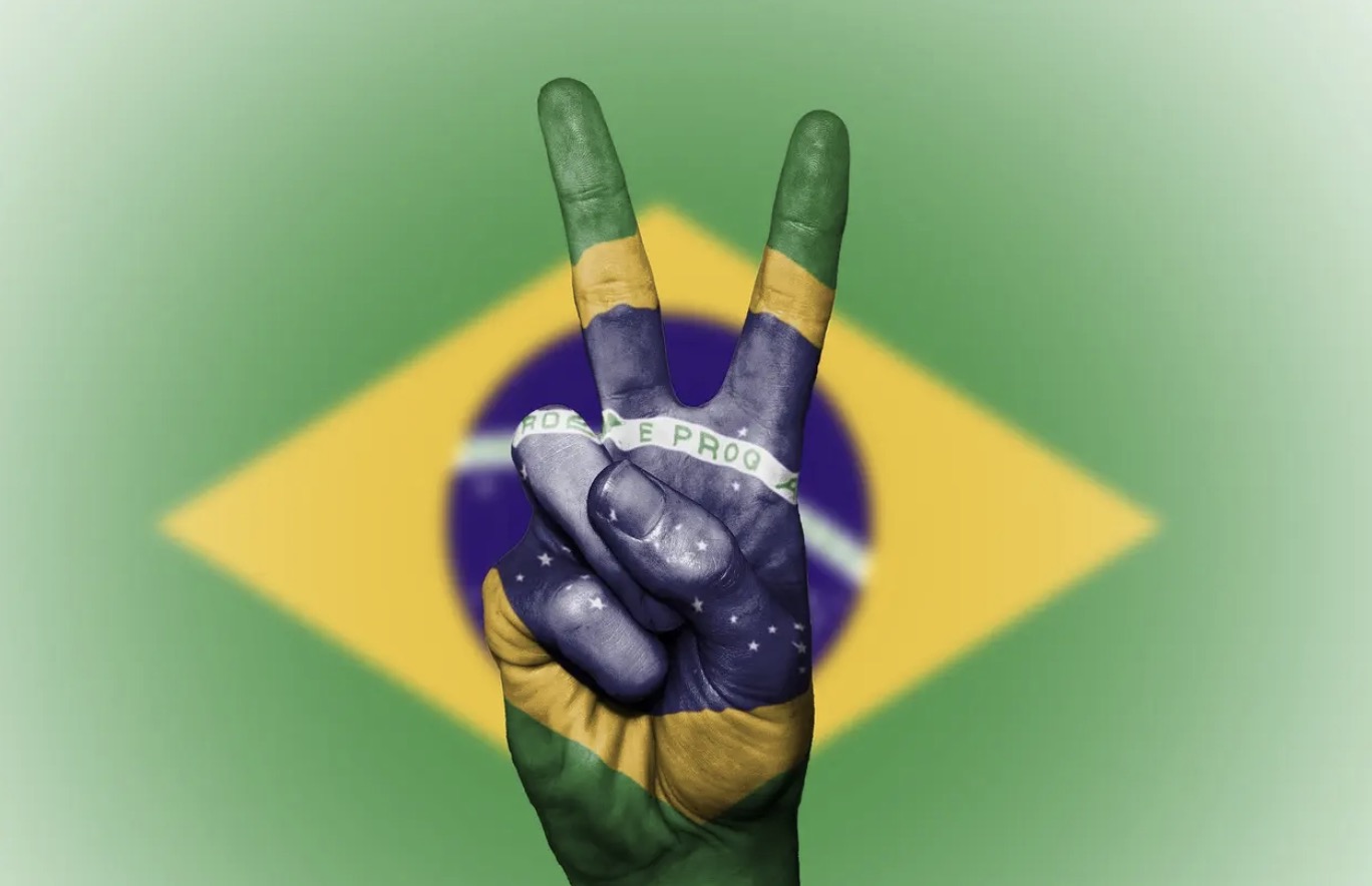 Tổng thống Brazil phê chuẩn luật thuế tiền điện tử ở nước ngoài
