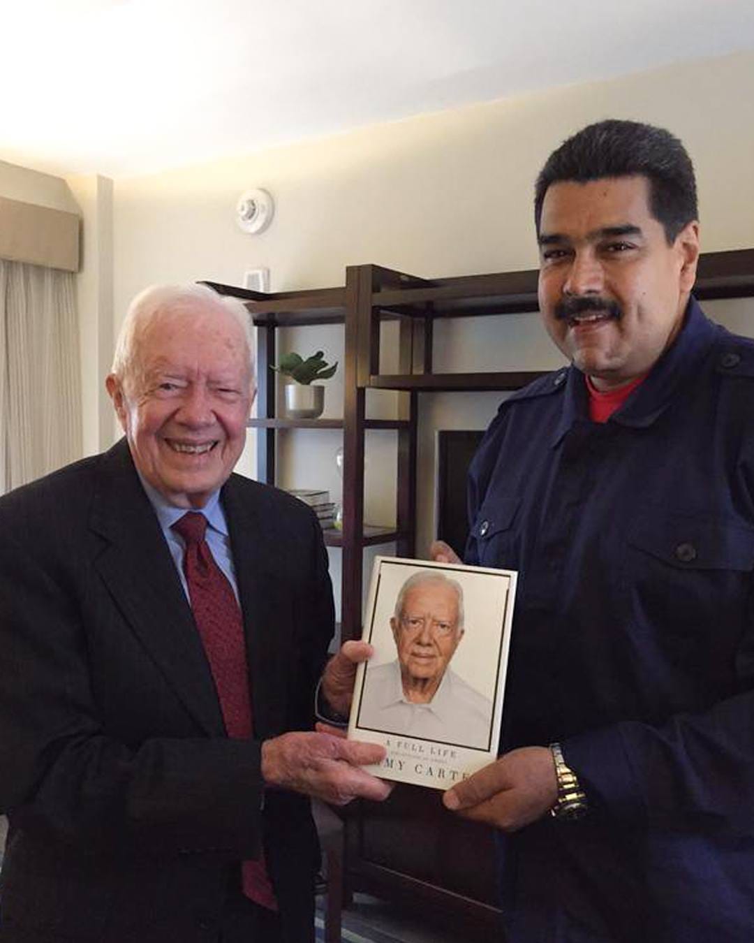 Tổng thống Venezuela Nicolás Maduro cùng cố Tổng thống Hoa Kỳ Jimmy Carter. (Nguồn: Nicolás Maduro/Facebook)